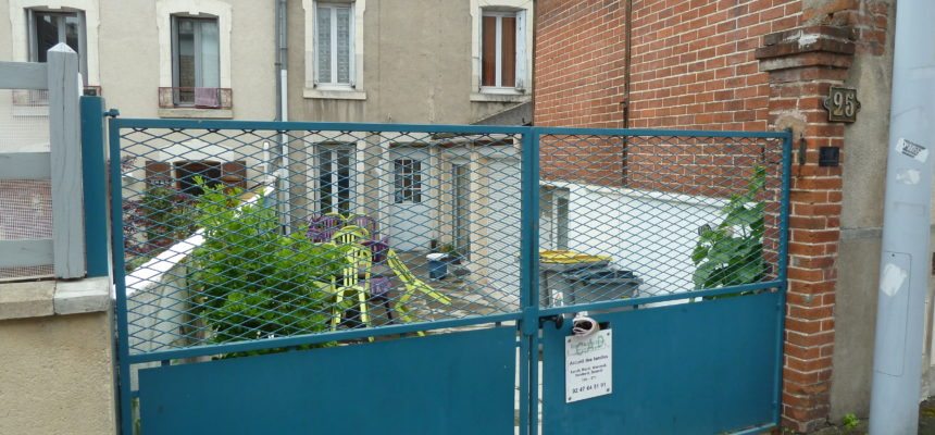 Repas de rentrée avec l’équipe des bénévoles de la Petite Maison Repas de rentrée avec l’équipe des bénévoles de la Petite Maison